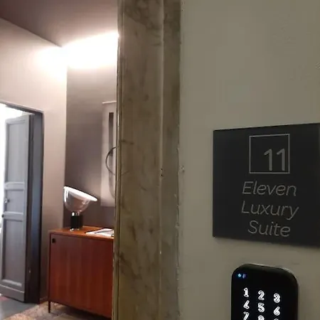 Eleven Luxury Suite - Dimora Affrescata Del '500 A Pochi Passi Dall'Acquario Gênes Extérieur photo