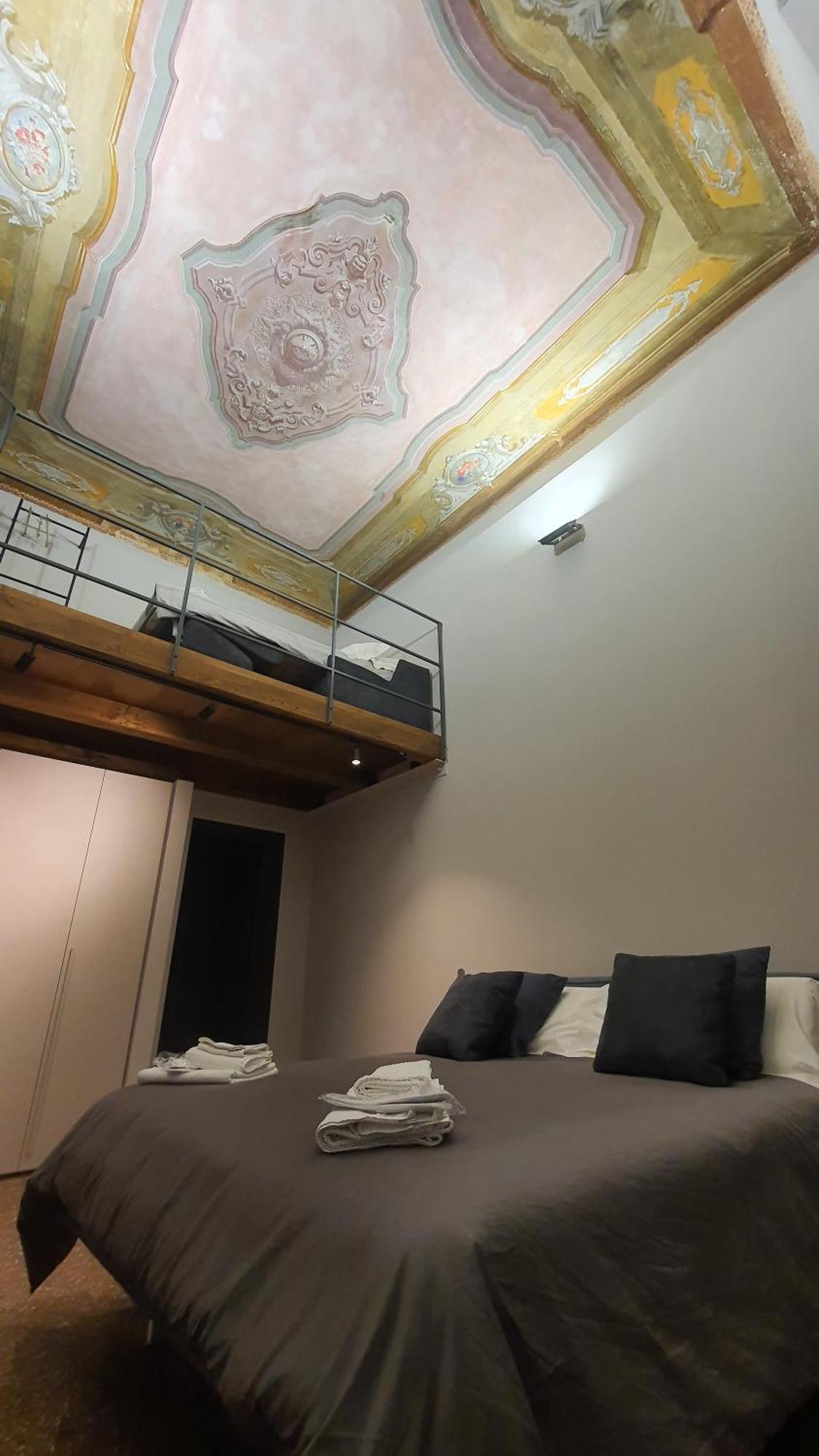 Apartment Eleven Luxury - Dimora Affrescata Del '500 A Pochi Passi Dall'acquario